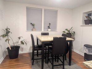 Dining - A cozy and comfy home! (Macon)