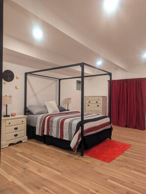2 habitaciones, tabla de planchar con plancha, wifi y ropa de cama