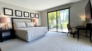 3 bedrooms, desk, iron/ironing board, travel cot