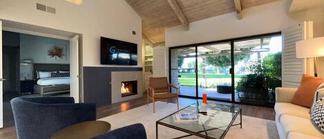Smart TV, fireplace