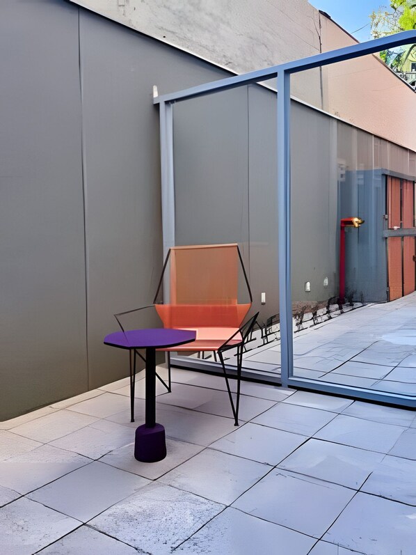 Basic Apartment | Outdoor dining