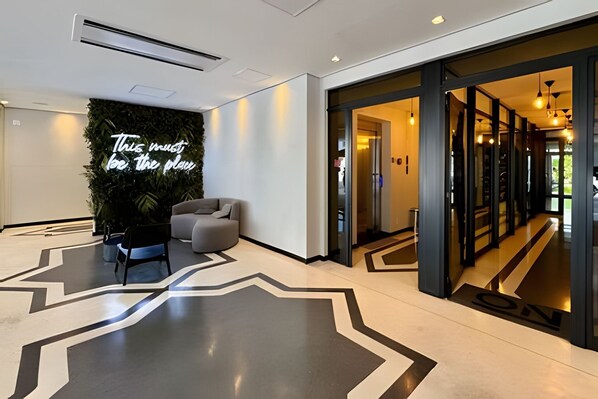 Apartamento básico | Saguão