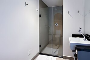 Basic Apartment | Bathroom