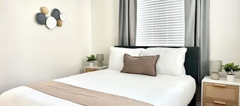 Charming 5-bedroom townhome with WiFi and AC in delightful Placentia