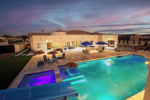 The Grand Oasis – Resort-Style Retreat w/ Sauna, Cold Plunge, Mini Golf & Volleyball