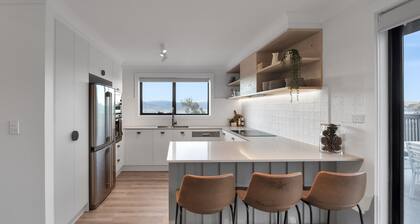 Spacious Alpine Escape with mountain & lake views