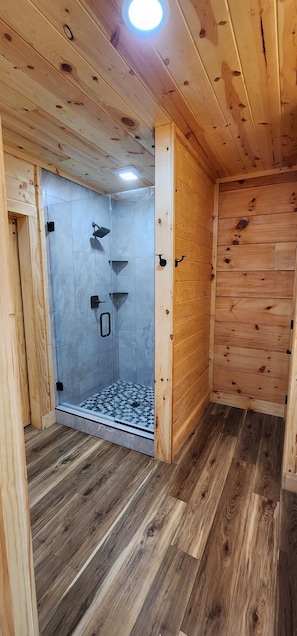 Interior - LOW RATES, CLOSE TO ALL ATTRACTIONS! 2 BR 2 BA LOG CABIN - SLEEPS 6! Lazy Bear  (Pigeon Forge)