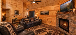 Living area - WEARS VALLEY-CLOSE TO ALL ATTRACTIONS! 2 BR 2 BA LOG CABIN, Sleeps 6!"LAZY BEAR" (Pigeon Forge)