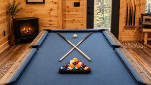 Games room - WEARS VALLEY-CLOSE TO ALL ATTRACTIONS! 2 BR 2 BA LOG CABIN, Sleeps 6!"LAZY BEAR" (Pigeon Forge)
