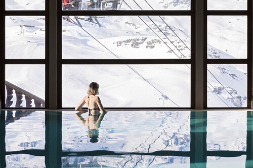 Ski aux pieds | Vue imprenable + piscine