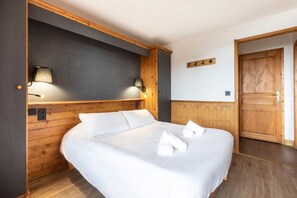 3 bedrooms, iron/ironing board, travel cot, free WiFi