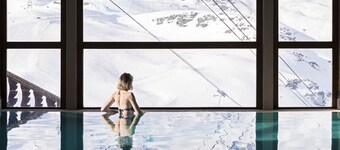 Ski aux pieds | Vue imprenable + piscine