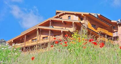 Ski aux pieds | Vue imprenable + piscine