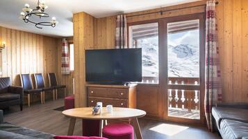 Télévision, cheminée