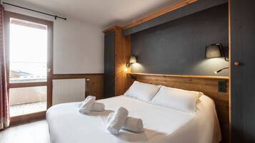 8 slaapkamers, een strijkplank/strijkijzer, reisbedje, gratis wifi