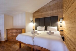 2 chambres, fer et planche à repasser, lit de bébé portatif