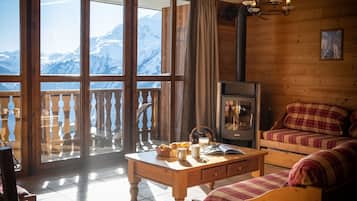 Televisie en een open haard