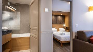 1 bedroom, iron/ironing board, travel cot, free WiFi