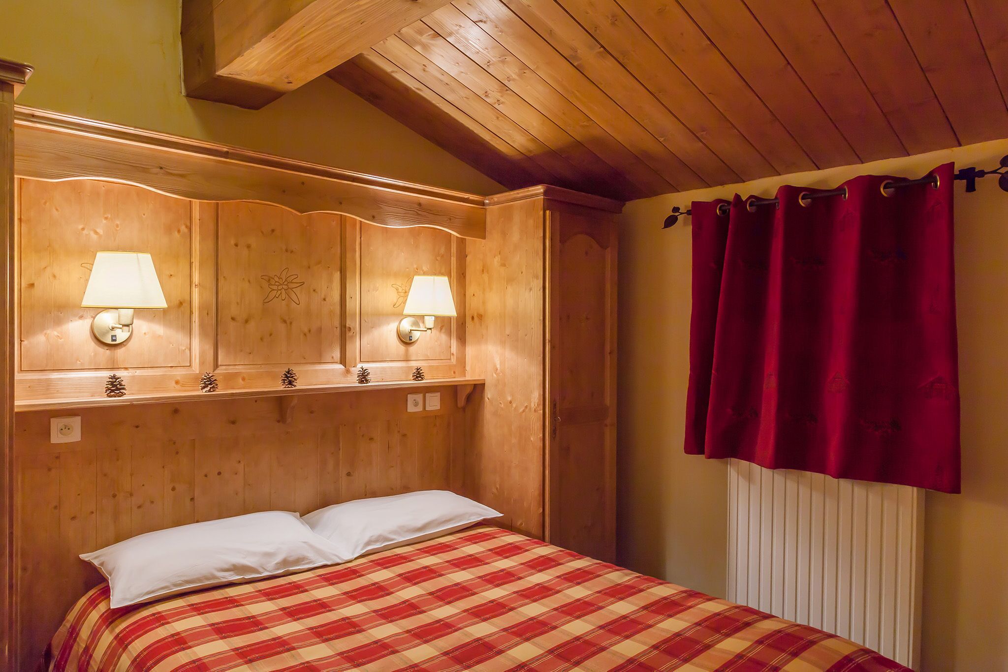 2 bedrooms, iron/ironing board, travel crib, free WiFi