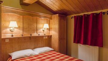 2 bedrooms, iron/ironing board, travel crib, free WiFi