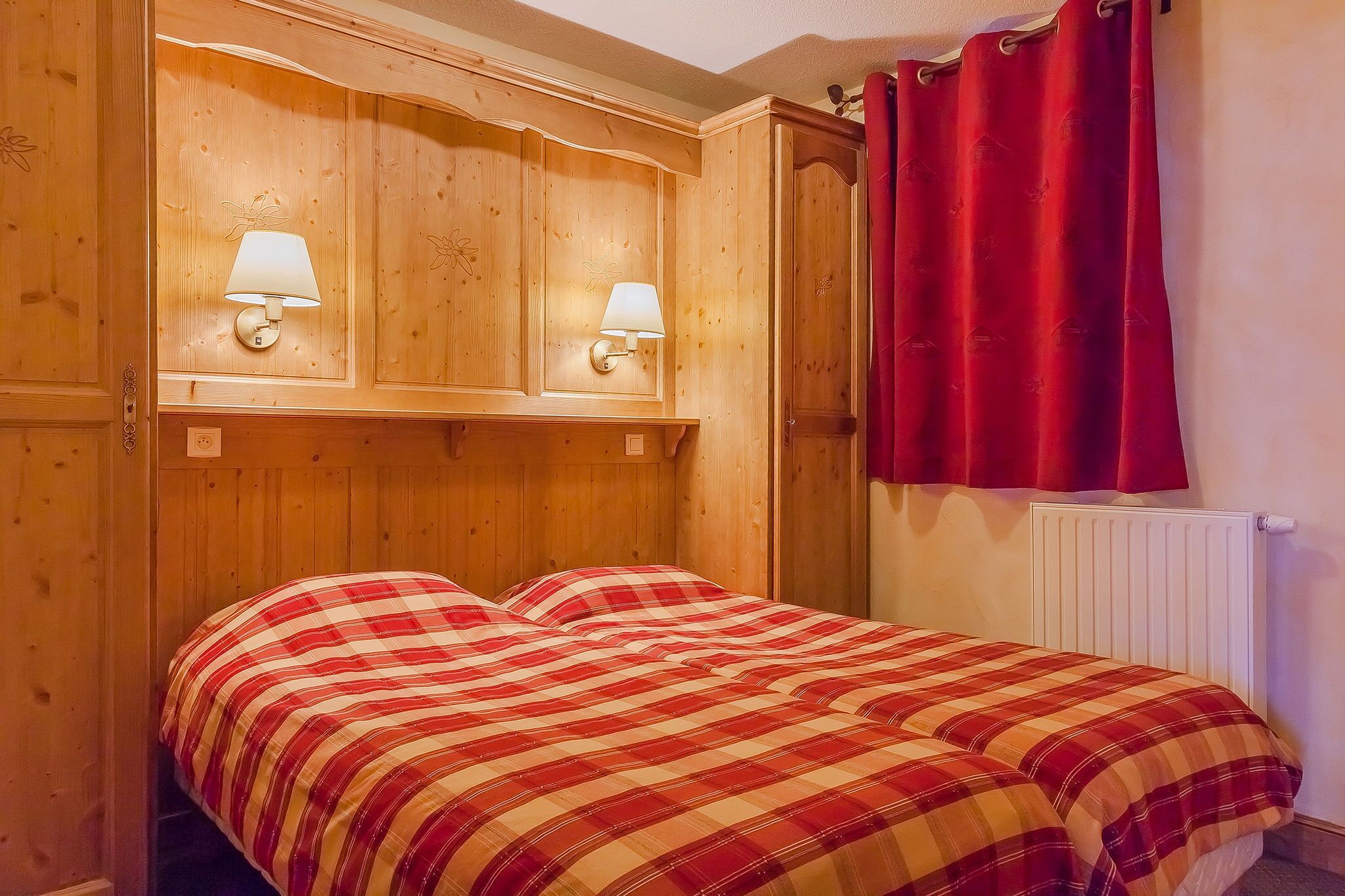 2 bedrooms, iron/ironing board, travel crib, free WiFi