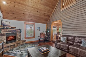 Televisión, chimenea, futbolito