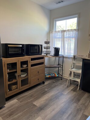 Interior - Charming 2-bedroom guesthouse in Connelly Springs (Connelly Springs)