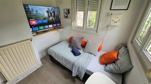 WiFi, bed sheets