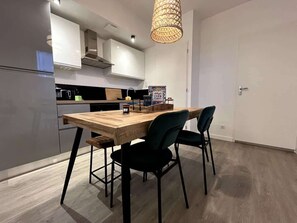 Dining - Le Charme Parisien, wifi, parking gratuit, 4 pers (Sallaumines)