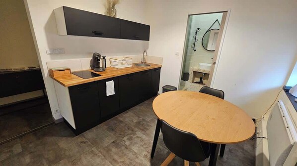 Microwave, coffee/tea maker, cookware/dishes/utensils - Appartement cosy Grand place (Arras)