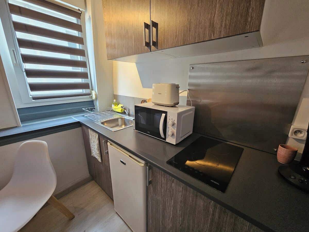 Microwave, coffee/tea maker, cookware/dishes/utensils