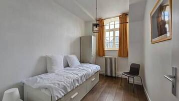 2 slaapkamers, reisbedje, wifi, beddengoed
