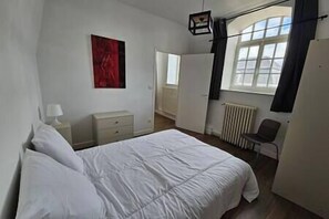 2 slaapkamers, reisbedje, wifi, beddengoed