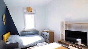 Fer et planche Ă  repasser, lit parapluie, Wi-Fi, draps fournis