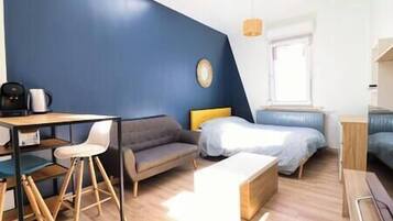 Fer et planche Ă  repasser, lit parapluie, Wi-Fi, draps fournis