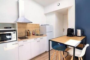 Fridge, microwave, coffee/tea maker, highchair