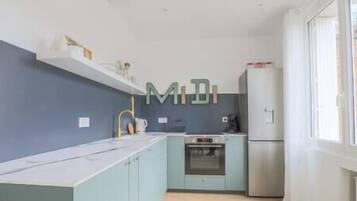 Fridge, microwave, oven, stovetop