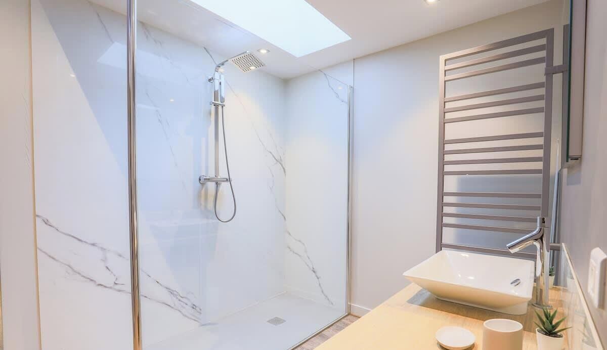 Een douche, een haardroger