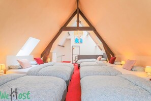 4 habitaciones, tabla de planchar con plancha, cuna de viaje y wifi 