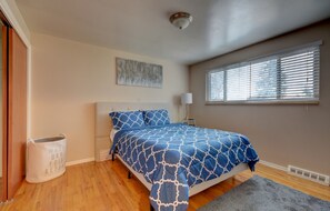 2 slaapkamers, een strijkplank/strijkijzer, gratis wifi, beddengoed