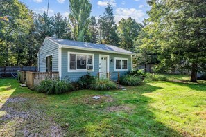 Exterior - Bright Cape Cod Cottage, Half Mile to Beach (East Sandwich)