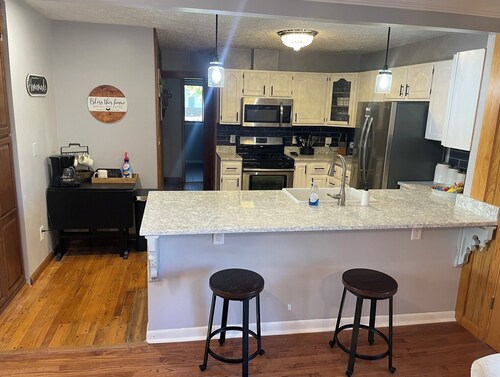 3-bedroom house in adorable Odon with WiFi and AC