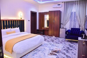 Classic Room, City View | Desk, laptop workspace, free WiFi