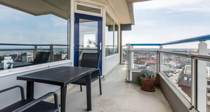 NEU IN UNSEREM ANGEBOT!  Die Eckwohnung Sterflat221 liegt im 9. Stock, auf der sonnigen Südwestseite. Es bietet Ihnen einen wunderschönen Blick auf Strand, Nordsee, Dorf und Dünen. Durch die Höhenlage und den perfekten Sonnenstand haben Sie fast den