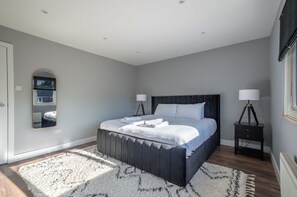 2 slaapkamers, een strijkplank/strijkijzer, wifi, beddengoed