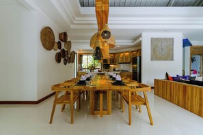 Dining - Santhosa Villa Nyanyi (Bali)