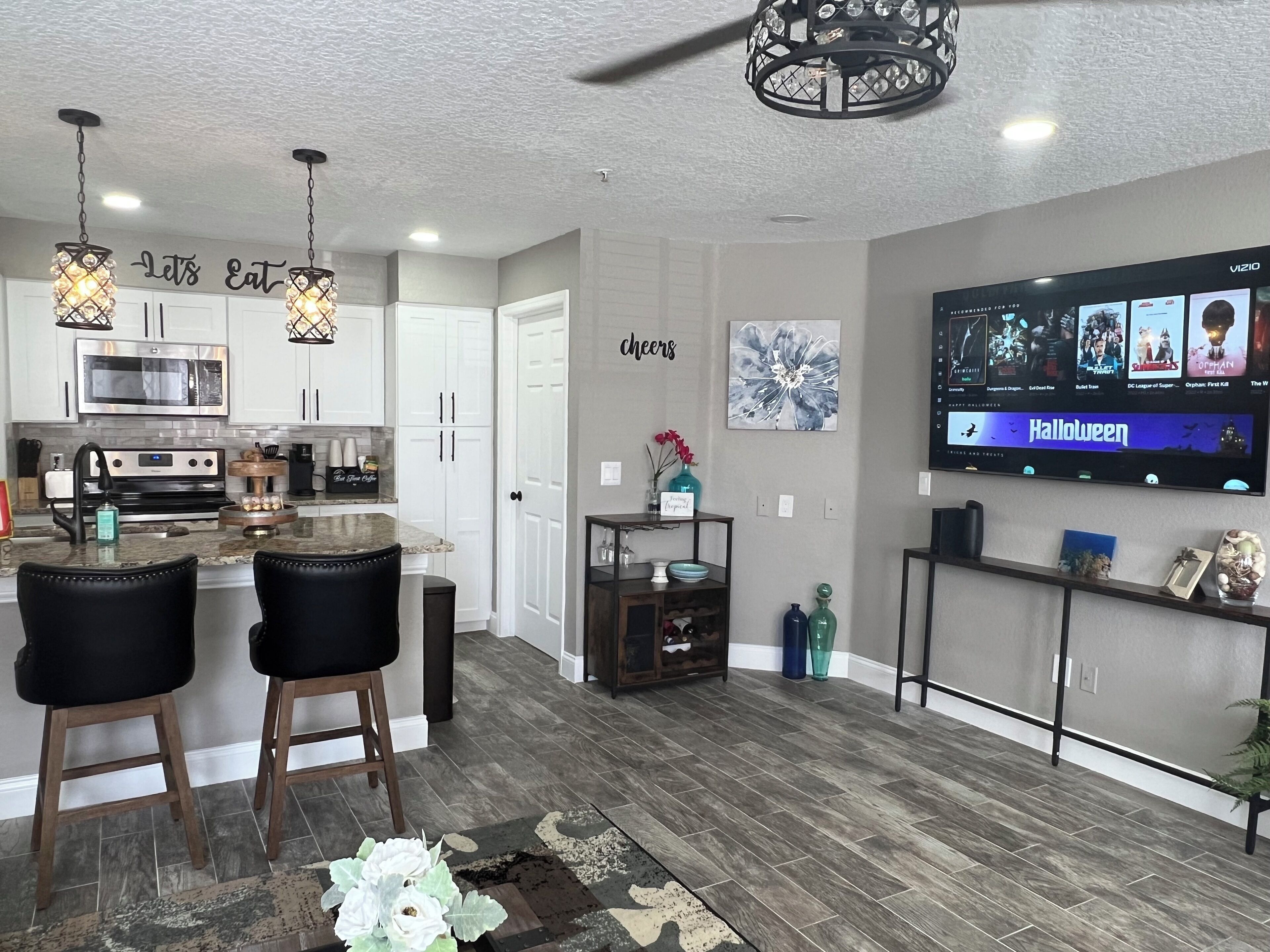 Geladeira, micro-ondas, fogão, cooktop