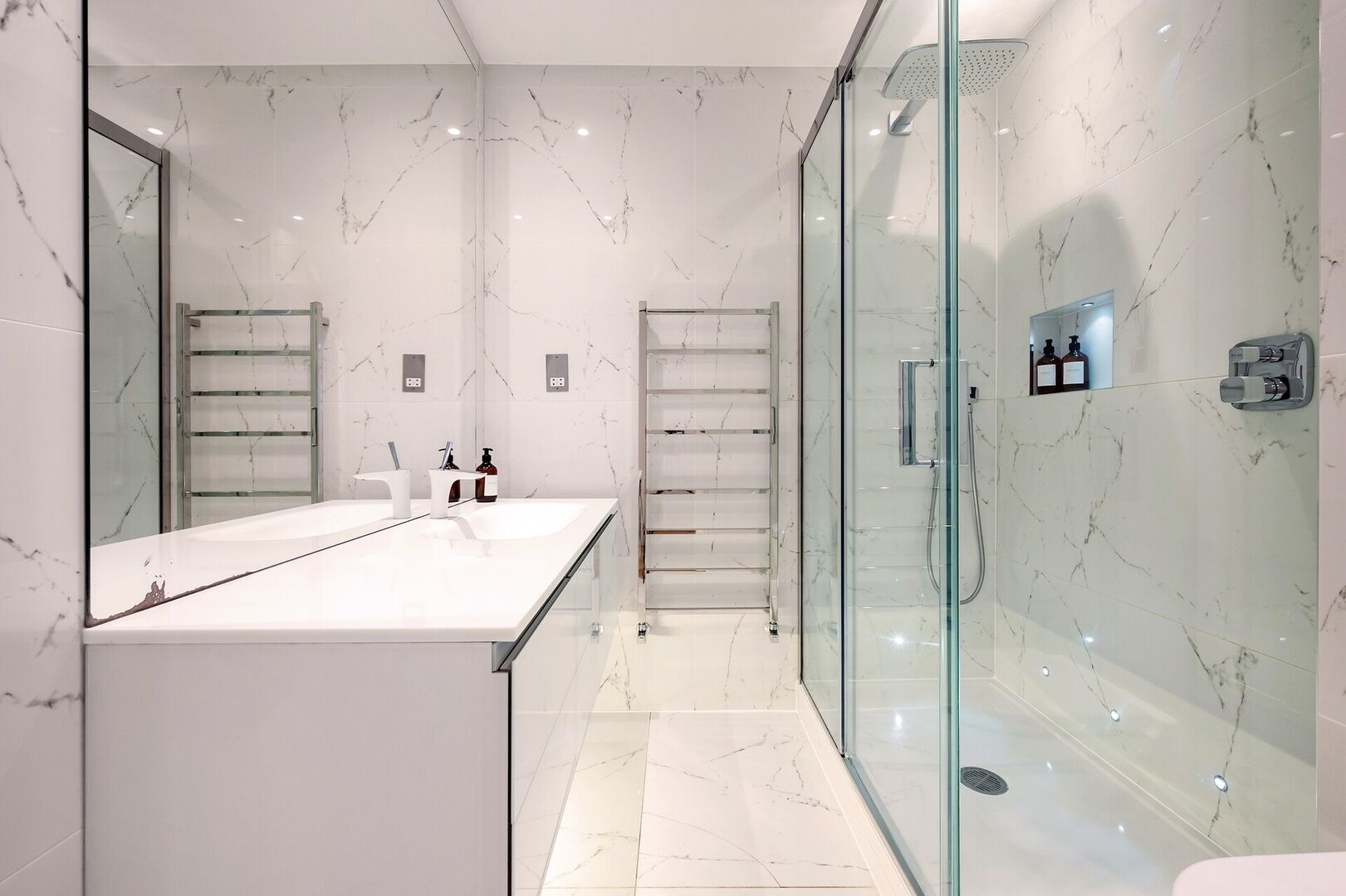 Towels, shampoo, toilet paper