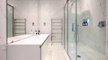 Towels, shampoo, toilet paper