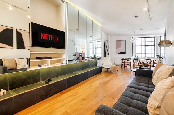 Smart TV, video games